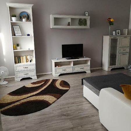 Отель Dora Apartman Эгер Экстерьер фото