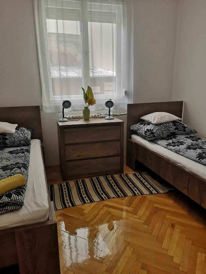 Отель Dora Apartman Эгер Экстерьер фото